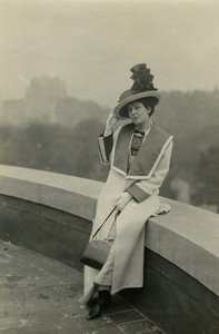 Viola Allen, cca 1920-30 (želatinová stříbrná fotografie) od Jessie Tarbox Beals