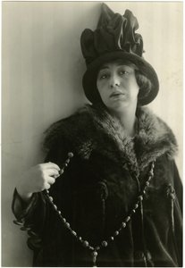 Zoë Akins, autorka Déclassée, kolem 1905-40 od Jessie Tarbox Beals