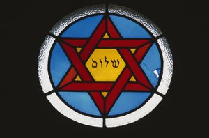 Okno z židovské hrobky od Jewish School