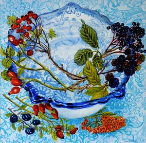 Modrá starožitná mísa s bobulemi, 2010, akvarel od Joan Thewsey