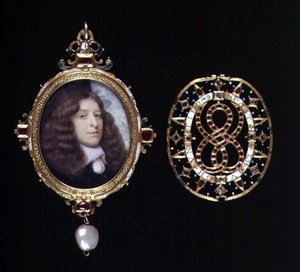 No.3863 Miniatura neznámého muže, ve zlatém a zdobeném rámu a přebalu, cca 1660 (vellum) od John (attr. to) Hoskins