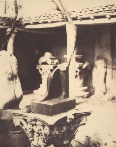 Fragment egyptské sochy v muzeu v Cherchell, Alžírsko, 1856.