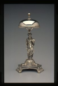 Zvonek na večeři, kolem 1860-70 (stříbrný) od John Bogert