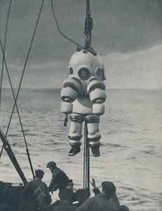 Věčný boj proti moři: Obrněné pouzdro pro hlubinného potápěče, c1935 od John Hammerton