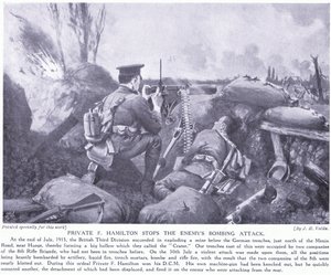 Vojín F Hamilton vyznamenal DCM zastavením nepřátelského bombardovacího útoku v červenci 1915 na Hooge od John Harris Valda