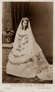 Dánská princezna Alexandra ve svatebních šatech pro svatbu s princem z Walesu, budoucím králem Edwardem VII