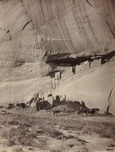 Ruiny Cliff Dwellings, Cañon de Chelly, Arizona, c. 1879-1881.