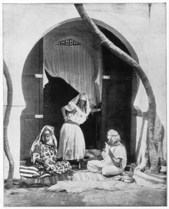 Skupina žen, Alžírsko, Afrika, konec 19. století od John L. Stoddard