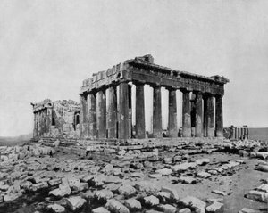 Parthenon na Akropoli, Atény (černobílá fotografie)