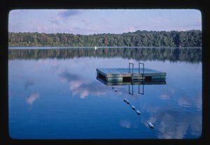 Menges Sand Pond, Menges Lakeside Resort, Livingston Manor, New York, USA od John Margolies