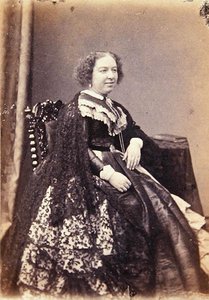 Louisa Pyne, kolem roku 1860 (černobílá fotografie)