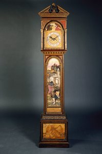 Pedimentované dlouhé hodiny z konce 19. století od John Roddam Spencer Stanhope