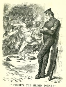 Kde je (irská) policie?: William Gladstone, britský premiér, sleduje nepokoje v Irsku a čeká na zásah. V dubnu byl parlamentem schválen nový irský zákon o zachování míru. John Tenniel karikatura z Punch, Londýn od John Tenniel