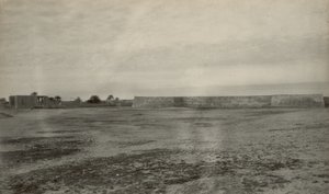 Pevnost, pravděpodobně pevnost Mosselstein VOC v Band-e Charak poblíž Bandar-e Lengeh v Íránu. od John Thomson