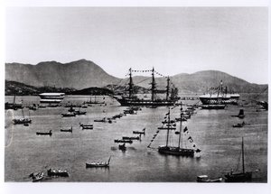 Pohled na přístav v Hong Kongu z knihy „Illustrations de la Chine et de ses Habitants“ od J. Thomsona, publikované v roce 1873 od John Thomson