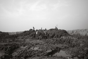 Továrny na cihly v Kalkatě, Indie, 2016 (foto) od Jon Nicholson