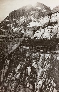 Album "Moje světová válka - vzpomínky na jihozápadní frontu v Korutanech, Itálie, Trentino-Alto Adige) 31.3.1915-12.11. 1918 - Josef Zohles Vídeň ": vojenský tábor hora (čb. od Josef Zohles