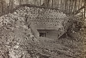 Album "Moje světová válka - vzpomínky na jihozápadní frontu v Korutanech, Itálie, Trentino-Alto Adige) 31.3.1915-12.11. 1918 - Josef Zohles Vídeň ": vojenský bunkr s dělem od Josef Zohles