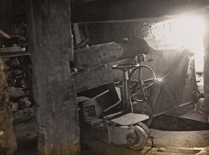 Album "Moje světová válka - vzpomínky na jihozápadní frontu v Korutanech, Itálie, Trentino-Alto Adige) 31.3.1915-12.11. 1918 - Josef Zohles Vídeň ": dělostřelecký kus (č/b foto) od Josef Zohles