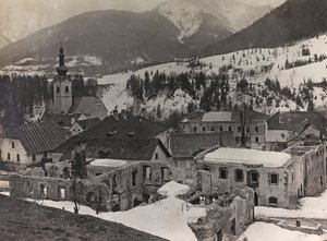 Album "Moje světová válka - vzpomínky na jihozápadní frontu v Korutanech, Itálie, Trentino-Alto Adige) 31.3.1915-12.11. 1918 - Josef Zohles Vídeň ": sutiny v Tarvisiu (čb pho od Josef Zohles