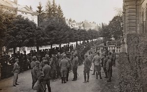 Album "Moje světová válka - vzpomínky na jihozápadní frontu v Korutanech, Itálie, Trentino-Alto Adige) 31.3.1915-12.11. 1918 - Josef Zohles Vídeň ": vojáci s mnoha zajatci od Josef Zohles