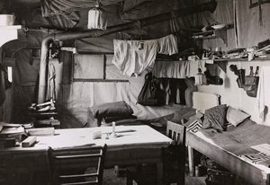 Album "Moje světová válka - vzpomínky na jihozápadní frontu v Korutanech, Itálie, Trentino-Alto Adige) 31.3.1915-12.11. 1918 - Josef Zohles Wien ": ubytování důstojníků (čb foto od Josef Zohles