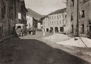 Album "Moje světová válka - vzpomínky na jihozápadní frontu v Korutanech, Itálie, Trentino-Alto Adige) 31.3.1915-12.11. 1918 - Vídeň Josefa Zohleho ": náměstí Tolmezzo (č/b foto) od Josef Zohles