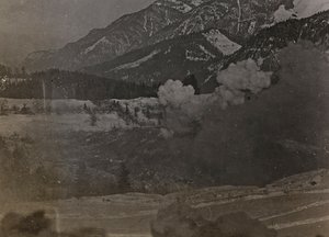 Album "Moje světová válka - vzpomínky na jihozápadní frontu v Korutanech, Itálie, Trentino-Alto Adige) 31.3.1915-12.11. 1918 - Vídeň Josefa Zohleho ": bombardování (čb foto) od Josef Zohles