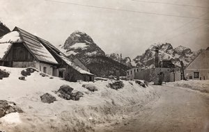 Album "Moje světová válka - vzpomínky na jihozápadní frontu v Korutanech, Itálie, Trentino-Alto Adige) 31.3.1915-12.11. 1918 - Vídeň Josefa Zohleho ": pohled na Cave del Predil (b/ od Josef Zohles