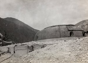 Album "Moje světová válka - vzpomínky na jihozápadní frontu v Korutanech, Itálie, Trentino-Alto Adige) 31.3.1915-12.11. 1918 - Vídeň Josefa Zohleho ": Fort Hensel (č/b foto) od Josef Zohles