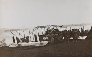 Album "Moje světová válka - vzpomínky na jihozápadní frontu v Korutanech, Itálie, Trentino-Alto Adige) 31/03/1915-12/11/ 1918 - Josef Zohles Wien ": Rakouští vojáci a letadlo od Josef Zohles