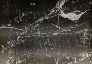 Album "Meine weltkriegs - Erinnerungen Jihozápadní fronta (Korutany, Itálie, Jižní Tyrolsko) (Moje světová válka - vzpomínky na jihozápadní frontu v Korutanech, Itálie, Trentino-Alto Adige) 31/03/1915-12/11/ 1918 - Josef Zohles Wien ": ariální pohled na it od Josef Zohles