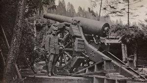 Album "Moje světová válka - vzpomínky na jihozápadní frontu v Korutanech, Itálie, Trentino-Alto Adige) 31.3.1915-12.11. 1918 - Josef Zohles Vídeň ": voják s pistolí (č/b foto od Josef Zohles
