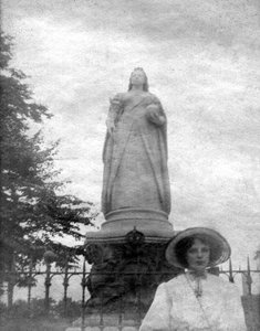 Socha královny Viktorie, College Green, Bristol, 20. století