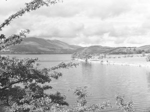 Pohled na Crummock Water s údolími v pozadí od Joseph Hardman