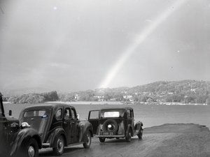 Auta zaparkovaná u Loughrigg Tarn od Joseph Hardman