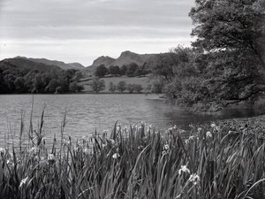 Pohled na Loughrigg Tarn od Joseph Hardman