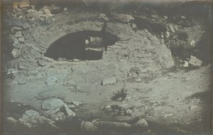Athény. T. [emple] de Min. [Erve] Poliade (1er plány) / [Cistern otevření na úpatí Erectheion, Acropolis, Athens.