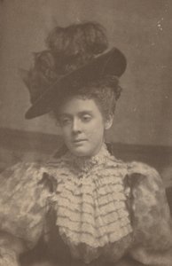 Žena, c. 1900.