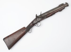 Blunderbuss s pružinovým bajonetem vydaný Irish Volunteers, kolem roku 1815 (blunderbuss, křesadlový zámek)