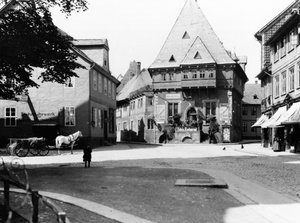 Starý hotel na náměstí, Goslar, c.1910 od Jousset