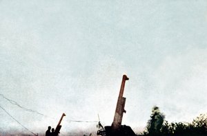 Protiletadlová děla v akci: od 21. února bylo bateriemi sestřeleno 25 letadel a balónového draka, Verdun, září 1916 (autochrom) od Jules Gervais Courtellemont