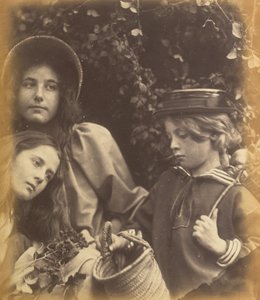 Elizabeth Keown, Kate Keown a Freddy Gould, c. 1866-1868. od Julia Margaret Cameron