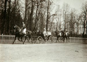 Car Nicholas II a carevna Alexandra Fjodorovna z Ruska v kočáru, začátek 20. století