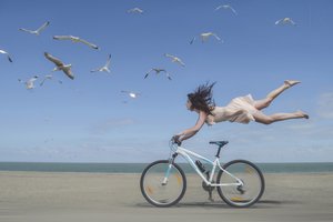 Plážové kolo „Flying Woman“ od Karim Aboukelela
