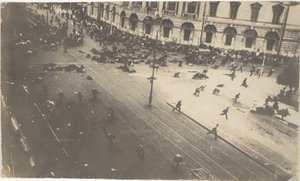 Vládní jednotky střílející na demonstranty, 4. července 1917, 1917 od Karl Karlovich Bulla