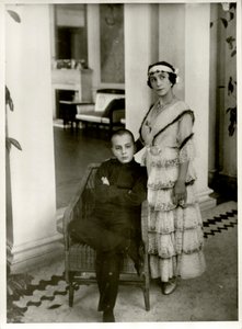 Mathilde Kschessinska 1872-1971 se svým synem Vladimirem, 1916.