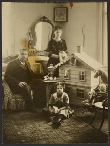 Alexander Kuprin [slavný ruský spisovatel] s rodinou