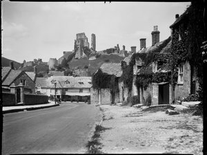 Hrad Corfe, Purbeck, Dorset od Katherine Jean Macfee