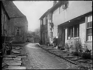 Old George Yard, Burford, Oxfordshire, 22. dubna 1924 – 6. května 1924 (černobílá fotografie)